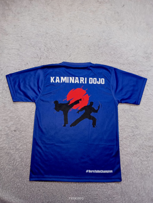 Jersey Beladiri Biru Gelap dengan Desain Geometris dan Logo - Gambar 2