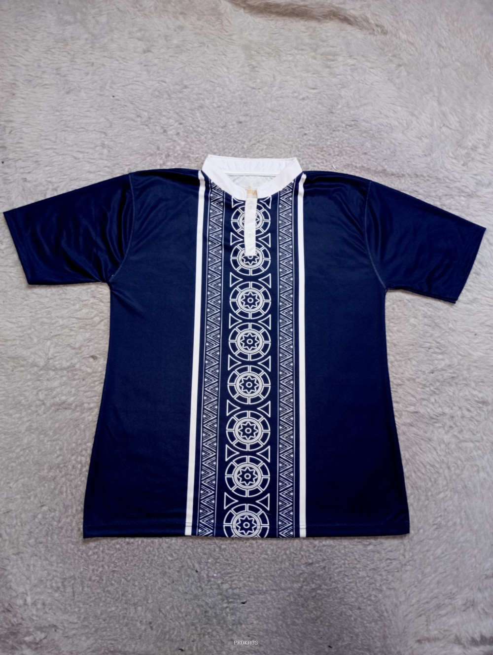 Jersey Biru Navy dengan Motif Garis Tengah & Kerah Putih - Jersey Custom PROKAOS