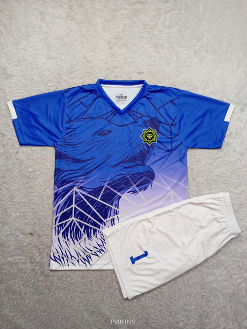 Jersey Bola Biru dengan Desain Serigala dan Celana Putih - Jersey Custom PROKAOS