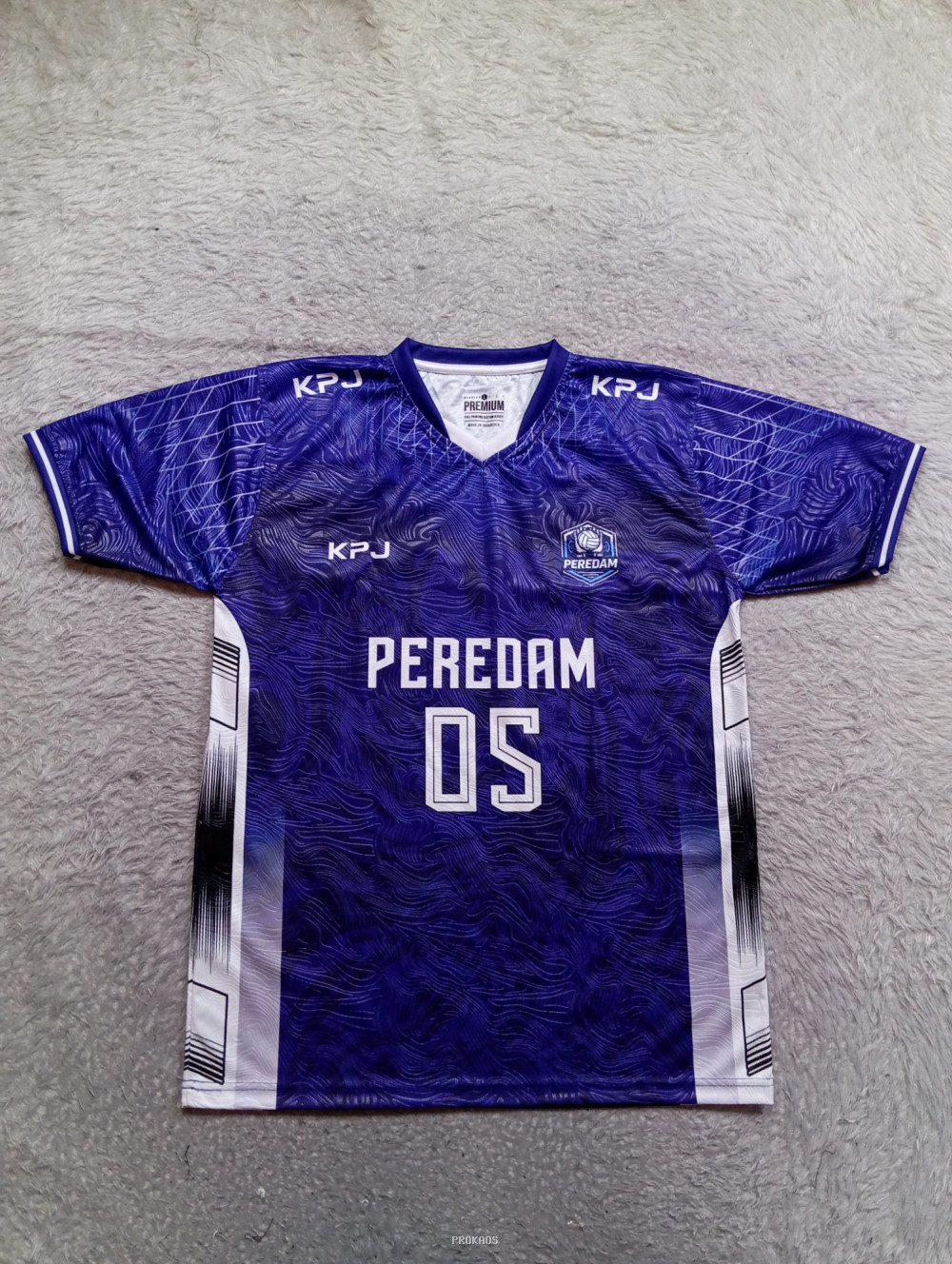 Jersey Bola Biru dengan Motif Abstrak dan Logo 'PEREDAM' - Jersey Custom PROKAOS