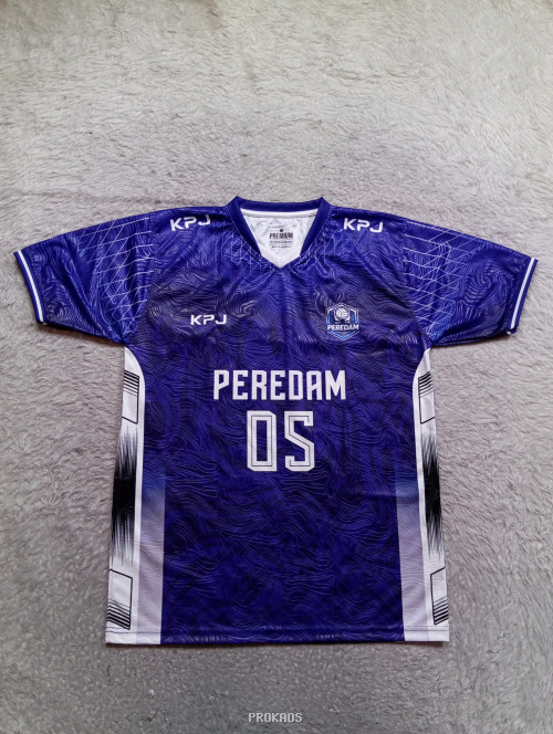 Jersey Bola Biru dengan Motif Abstrak dan Logo 'PEREDAM' - Jersey Custom PROKAOS