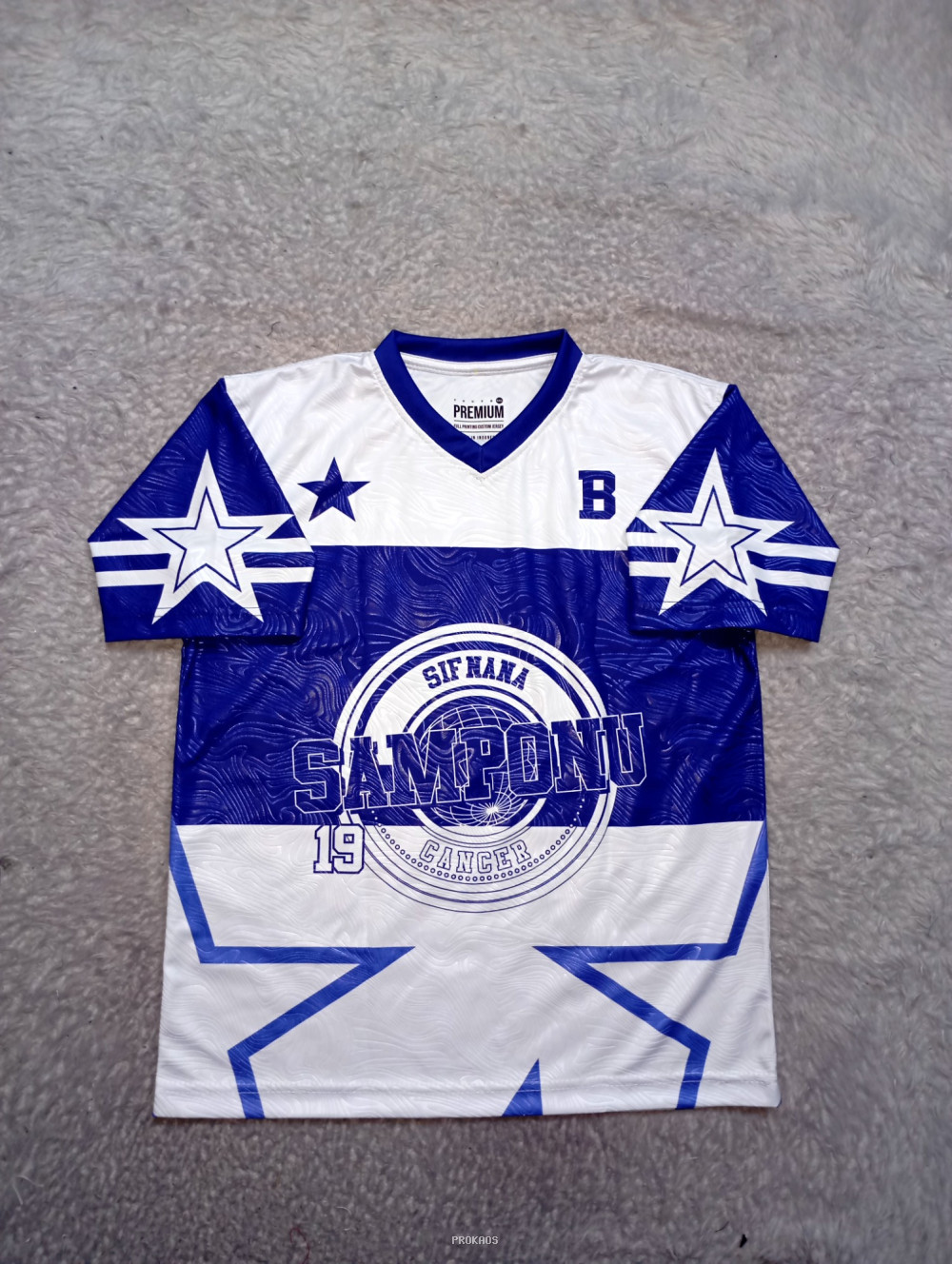 Jersey Bola Biru-Putih dengan Desain Dinamis 'Sampongu' - Jersey Custom PROKAOS