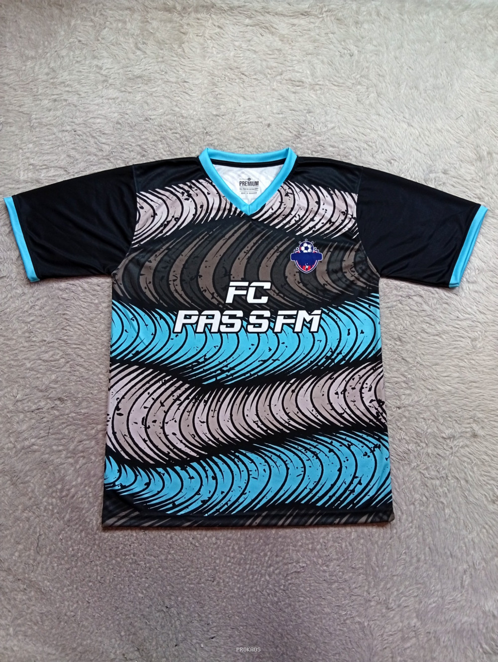 Jersey Bola FC PAS S FM: Desain Gelombang Biru & Hitam - Jersey Custom PROKAOS