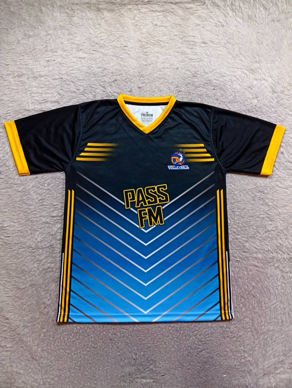 Jersey Bola Voli Hitam-Biru dengan Desain Dinamis - Jersey Custom PROKAOS