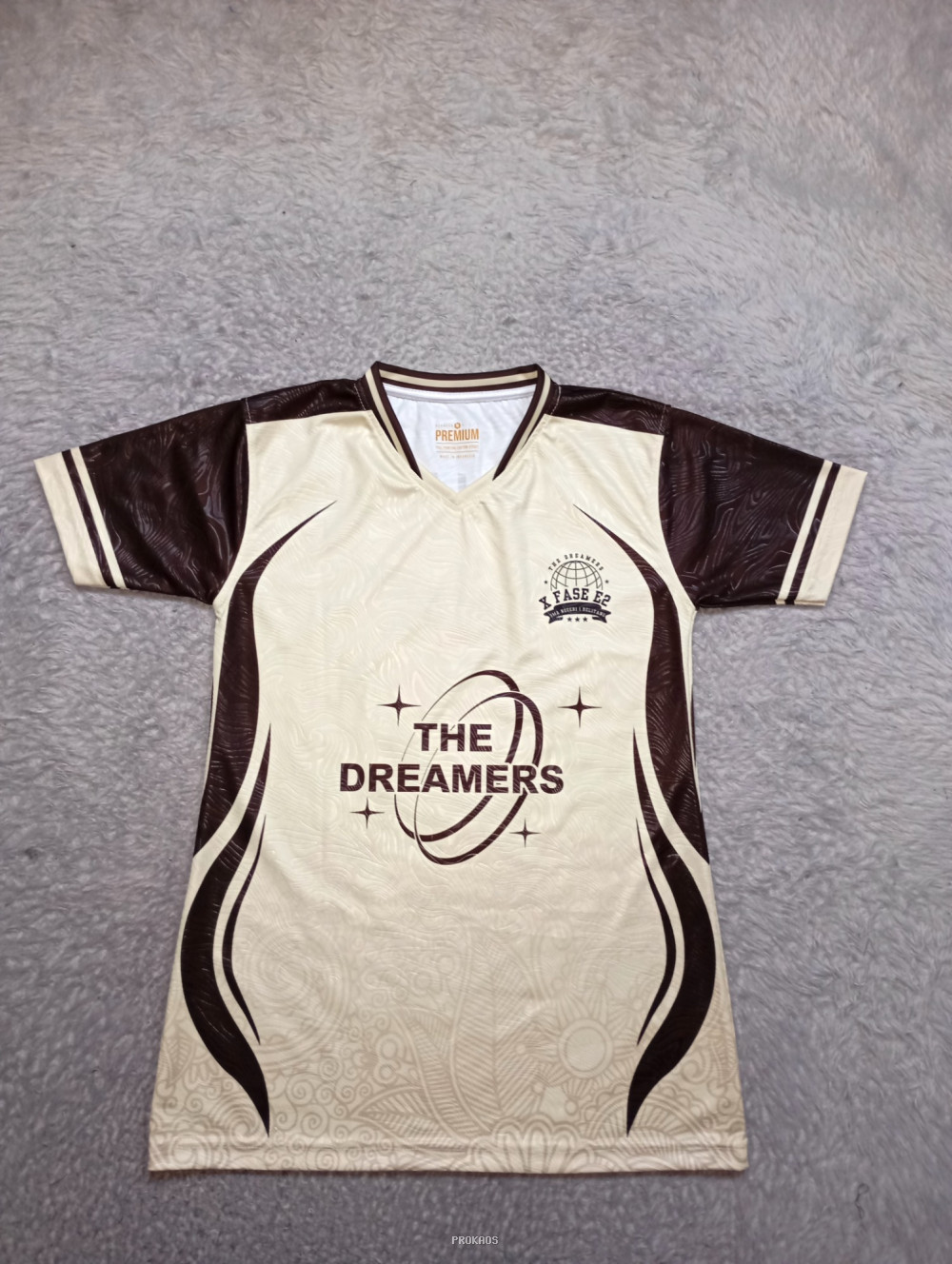 Jersey Cream-Coklat 'The Dreamers' dengan Detail Motif & Logo - Jersey Custom PROKAOS