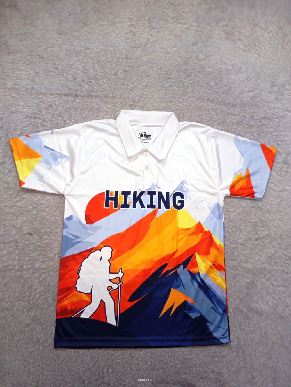 Jersey Hiking: Desain Gunung dengan Kata 'HIKING' - Jersey Custom PROKAOS