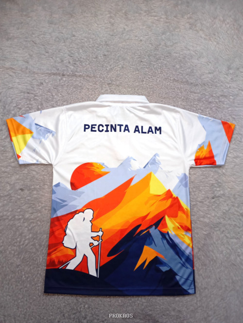 Jersey Hiking: Desain Gunung dengan Kata 'HIKING' - Gambar 2