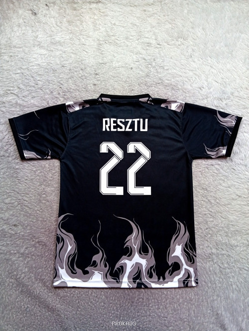 Jersey Hitam Sudiro Seto: Desain Api & Nomor 22 - Gambar 2