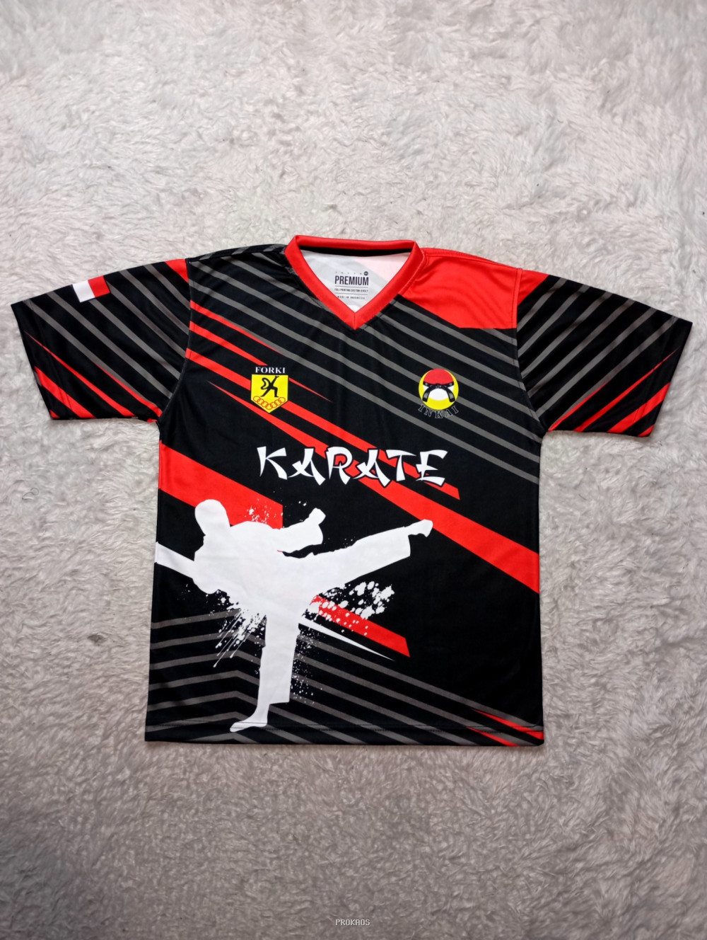 Jersey Karate Hitam Merah dengan Desain Atlet Karate - Jersey Custom PROKAOS