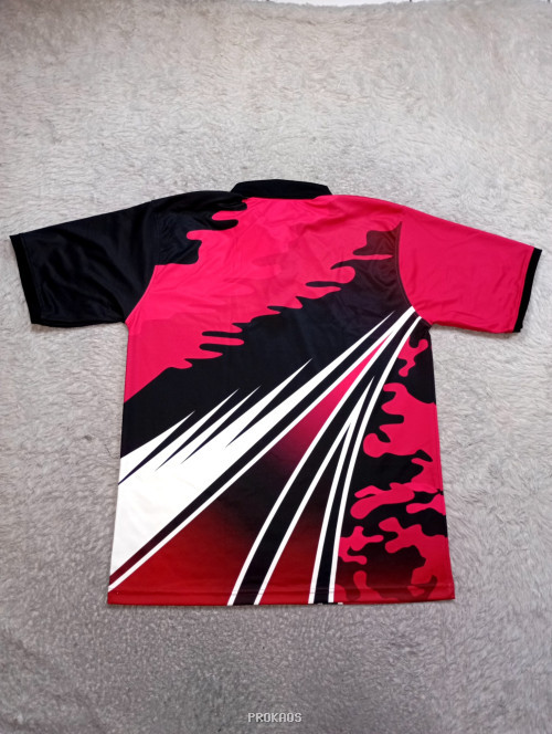 Jersey Kerah Polo Merah Muda-Hitam dengan Desain Garis Dinamis - Gambar 2