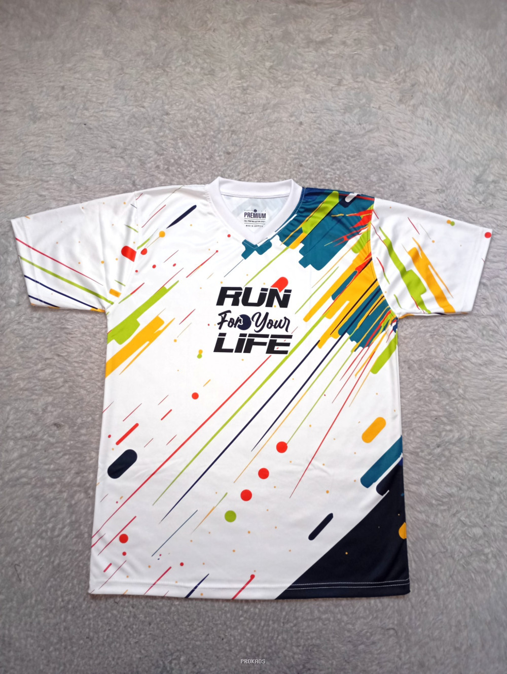 Jersey Lari Putih 'Run for Your Life' dengan Desain Abstrak - Jersey Custom PROKAOS