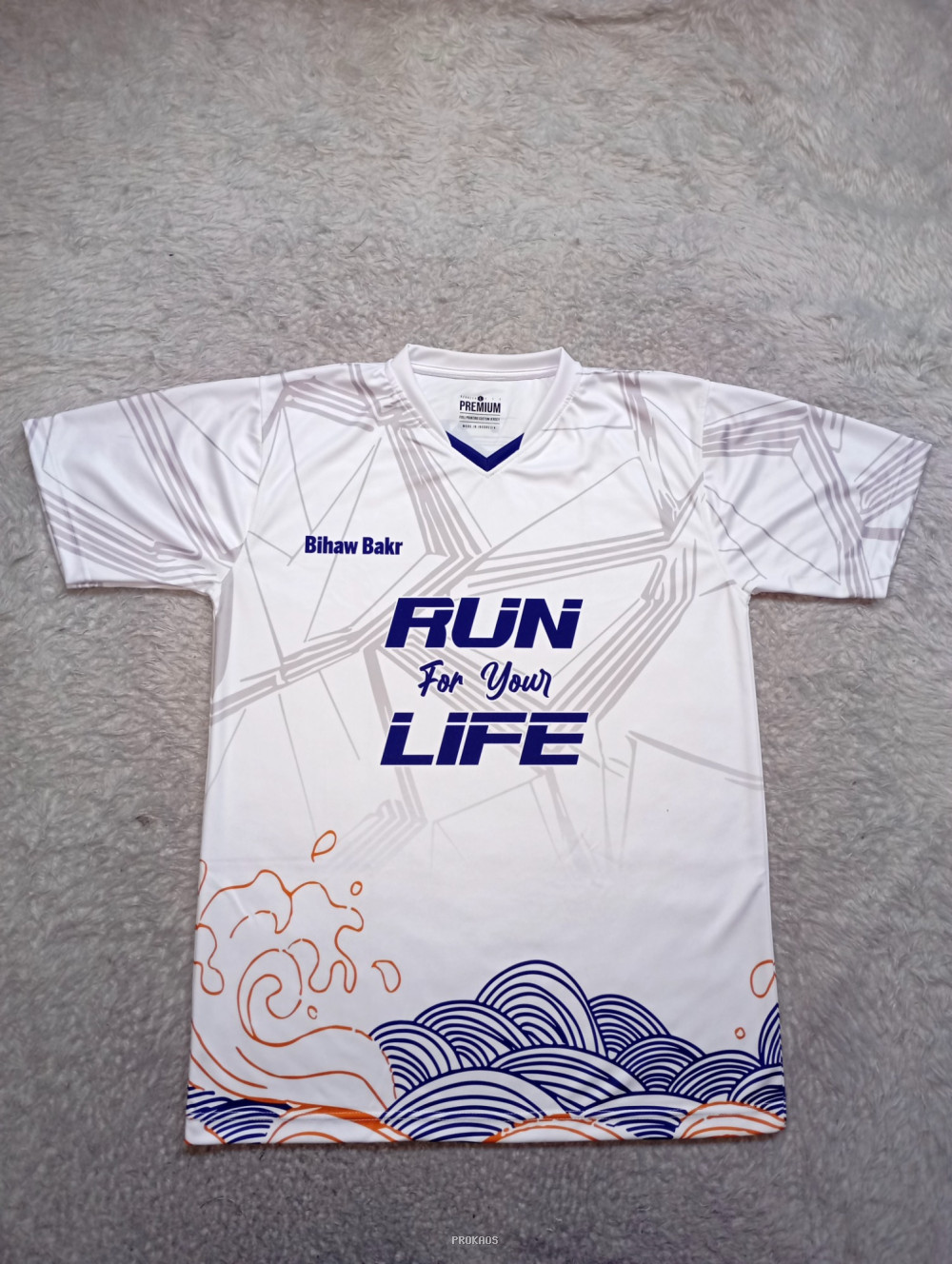 Jersey Lari Putih: 'Run for Your Life' dengan Motif Ombak - Jersey Custom PROKAOS