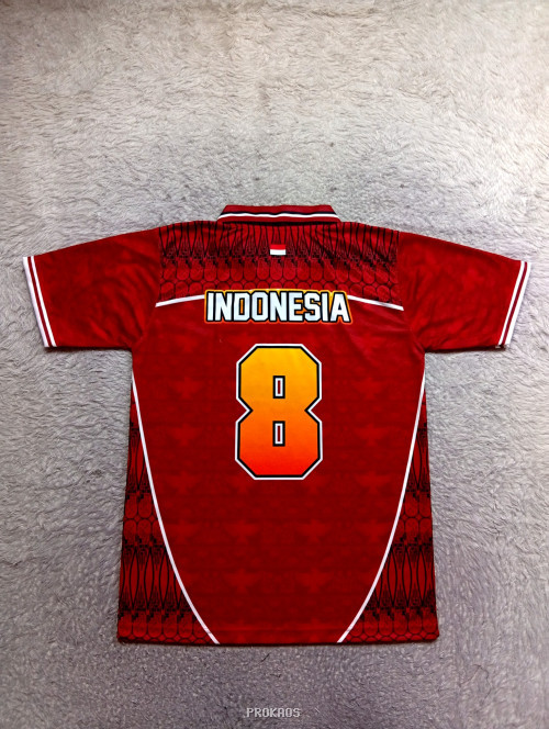 Jersey Merah Alis Thoha 78: Desain Sporty dengan Detail Khas - Gambar 2