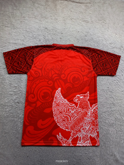 Jersey Merah Garuda Indonesia dengan Motif Batik dan Nama 'Juni' - Gambar 2