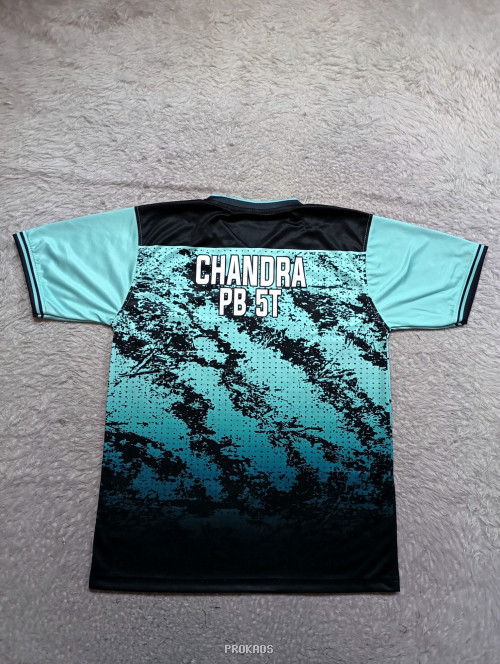 Jersey Mie Chandra: Kombinasi Warna Biru, Hitam, & Motif Gradasi - Gambar 2
