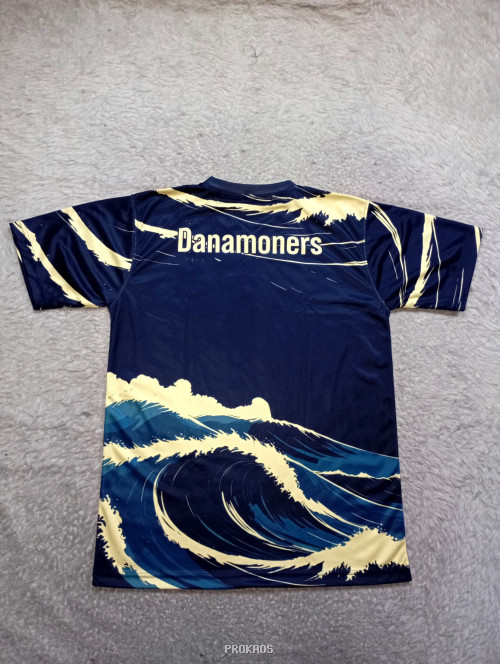 Jersey Padel Biru Gelap dengan Desain Ombak dan Teks - Gambar 2