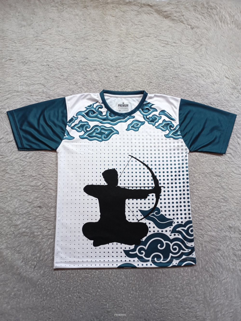 Jersey Panahan: Siluet Pemanah dengan Motif Batik Megamendung - Jersey Custom PROKAOS