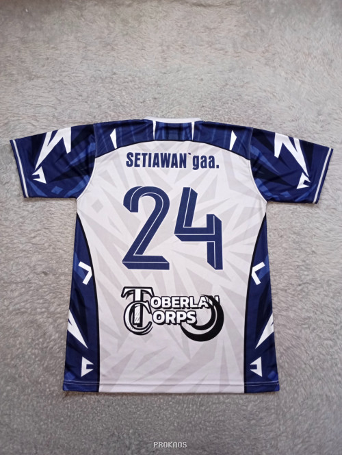 Jersey Putih-Biru dengan Logo FH dan Klub FORJI HEFI - Gambar 2