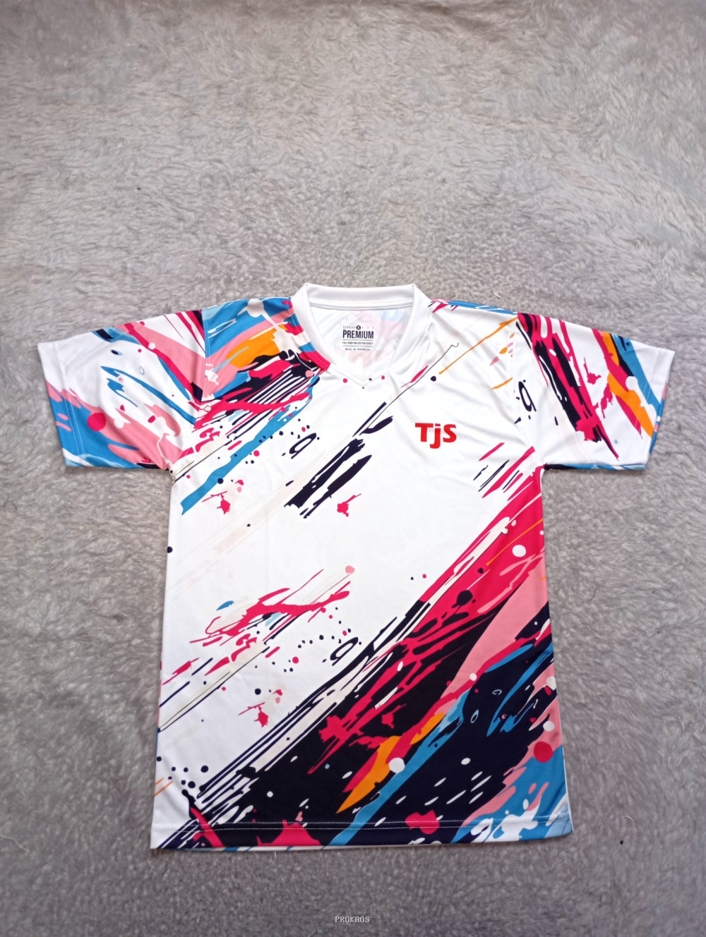 Jersey Putih dengan Desain Abstrak Warna-warni & Logo TJS - Jersey Custom PROKAOS