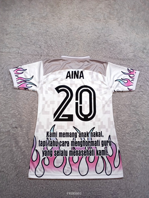 Jersey Putih dengan Desain Api, Nama, dan Branding Spotify - Gambar 2