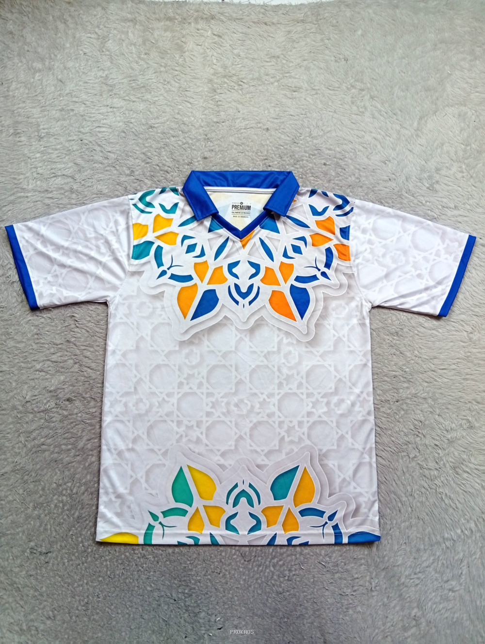 Jersey Putih Motif Arabesque dengan Detail Warna Cerah - Jersey Custom PROKAOS