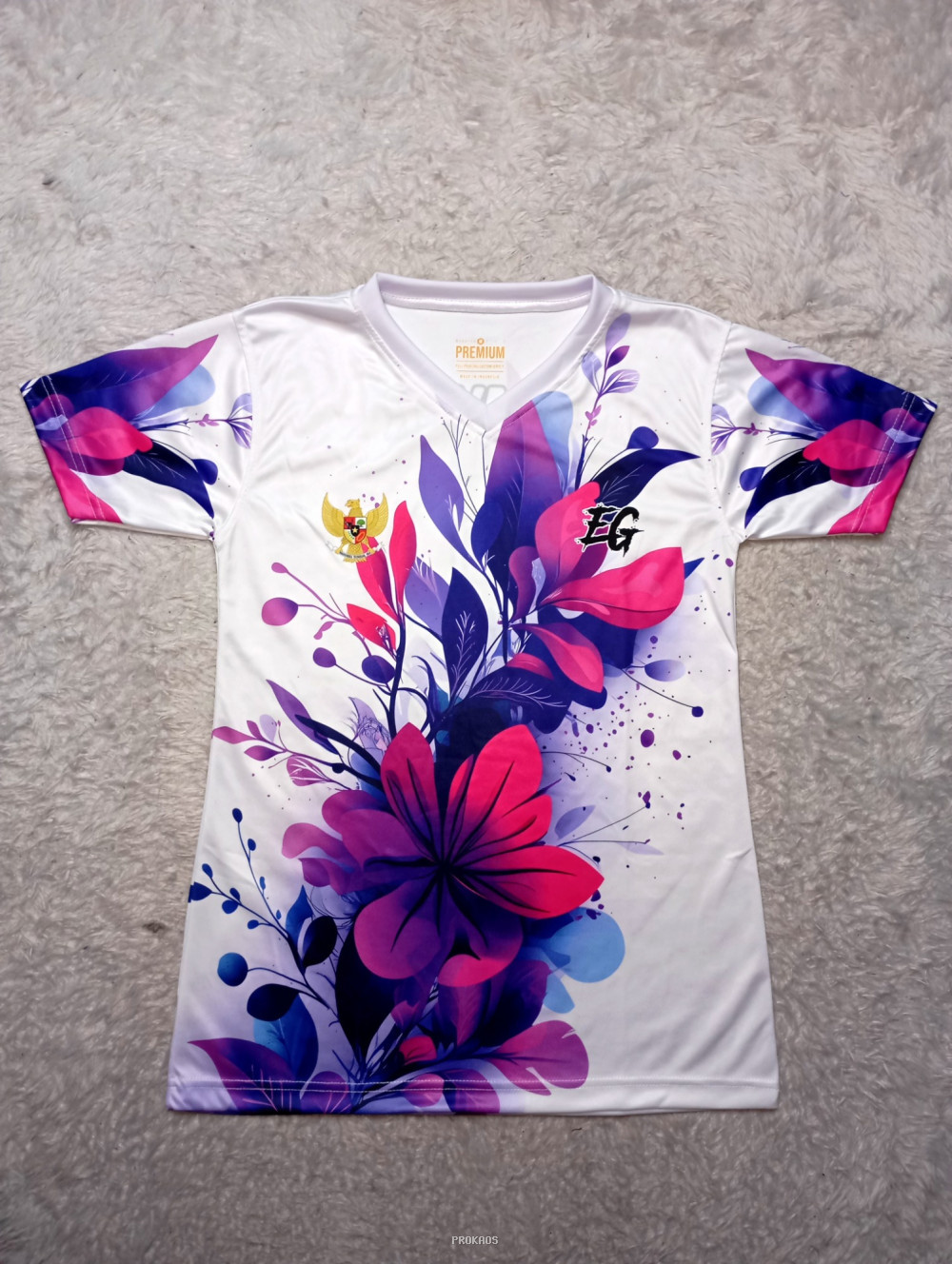Jersey Putih Motif Bunga: Kombinasi Warna Ungu-Pink Elegan - Jersey Custom PROKAOS