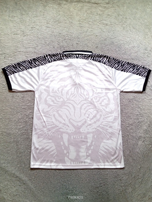 Jersey Putih Motif Harimau dengan Zebra pada Lengan - Gambar 2