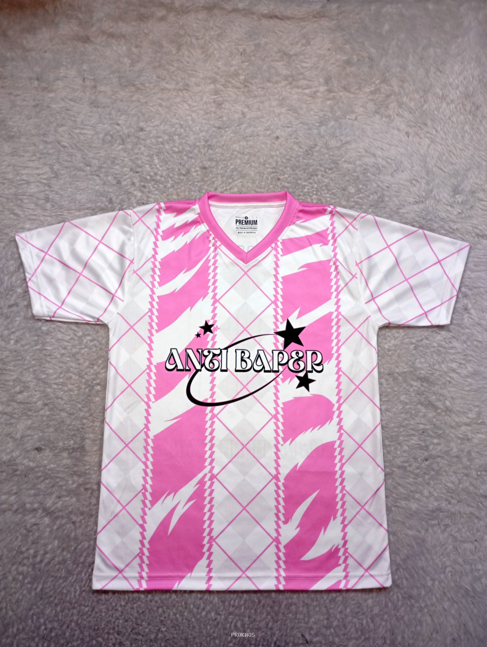 Jersey Putih-Pink dengan Desain 'Anti Baper' dan Motif Argyle - Jersey Custom PROKAOS
