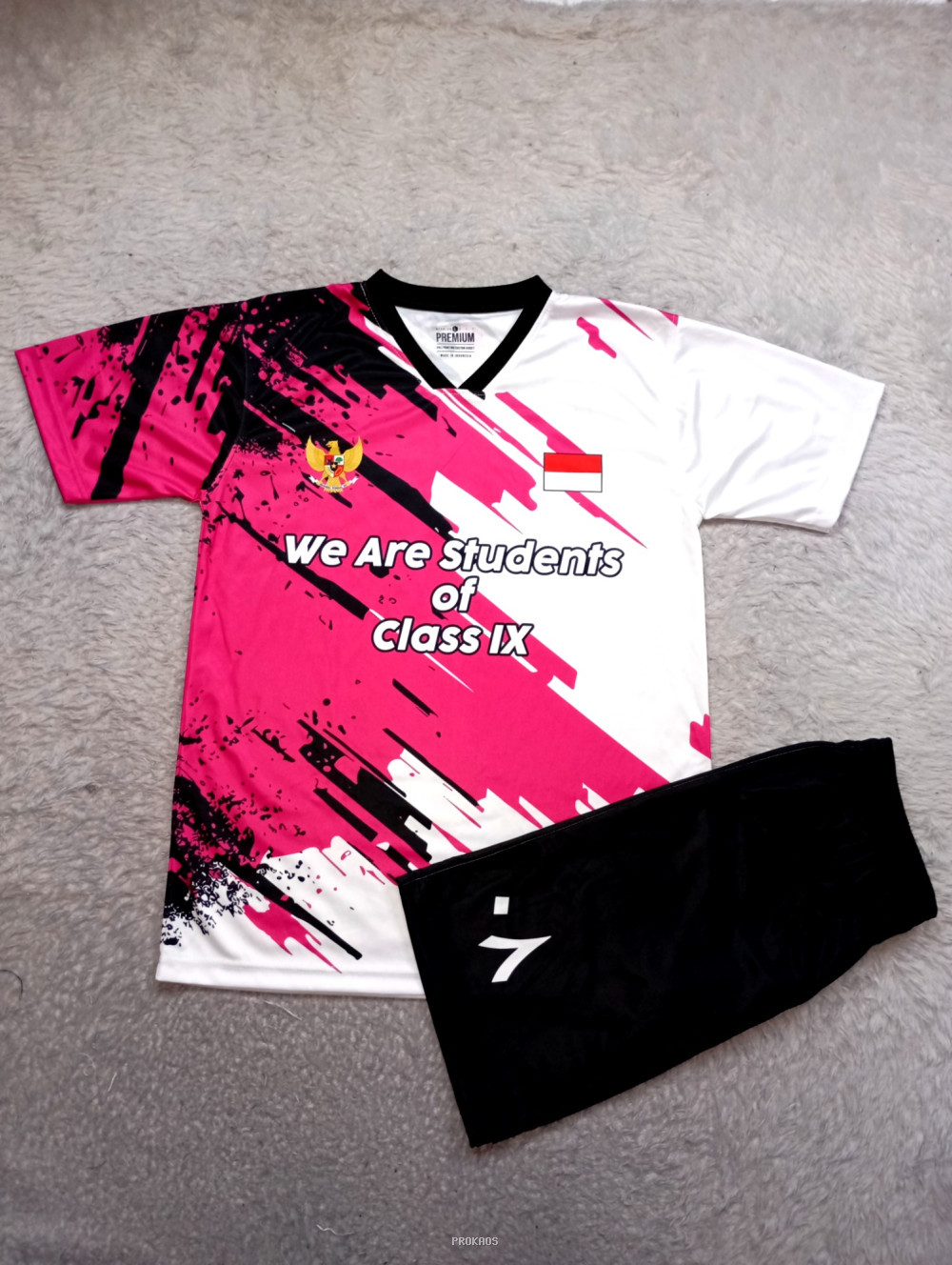 Jersey Putih-Pink Siswa Kelas IX dengan Desain Abstrak - Jersey Custom PROKAOS