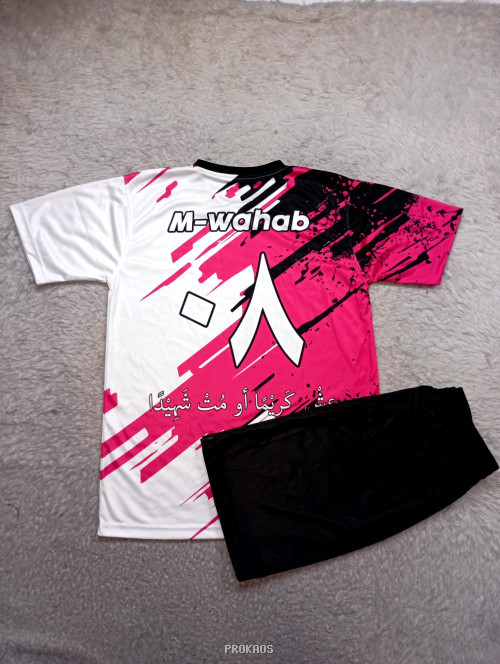 Jersey Putih-Pink Siswa Kelas IX dengan Desain Abstrak - Gambar 2