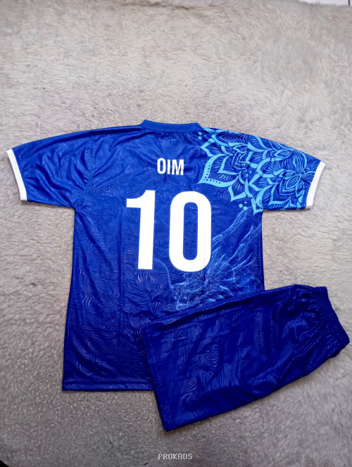 Jersey Sepak Bola Biru dengan Motif Bunga dan Naga - Gambar 2