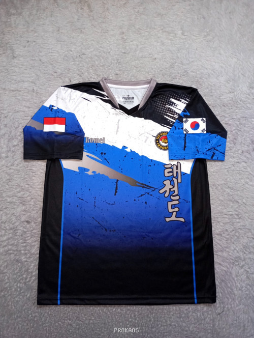 Jersey Taekwondo Biru-Hitam dengan Motif Abstrak dan Bendera - Jersey Custom PROKAOS