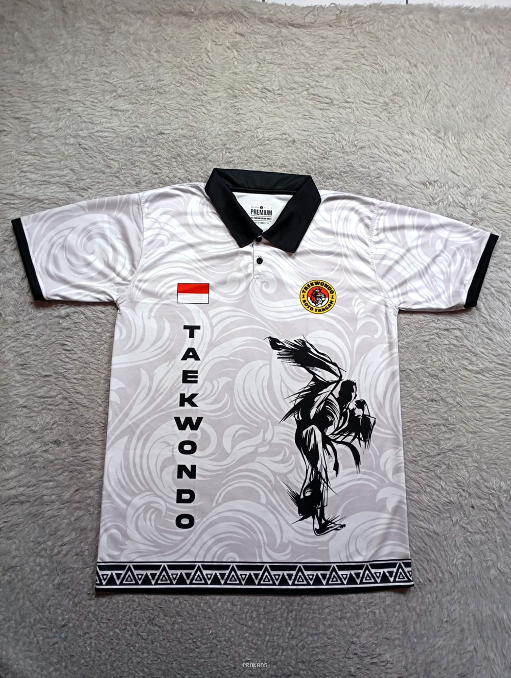 Jersey Taekwondo Putih: Desain Dinamis dengan Motif Gelombang - Jersey Custom PROKAOS