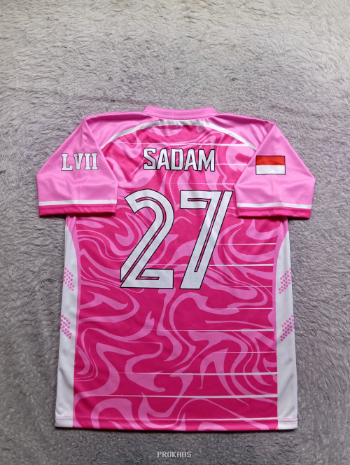 Jersey Voli Polimarim: Pink Bertekstur dan Logo PVBSI - Gambar 2