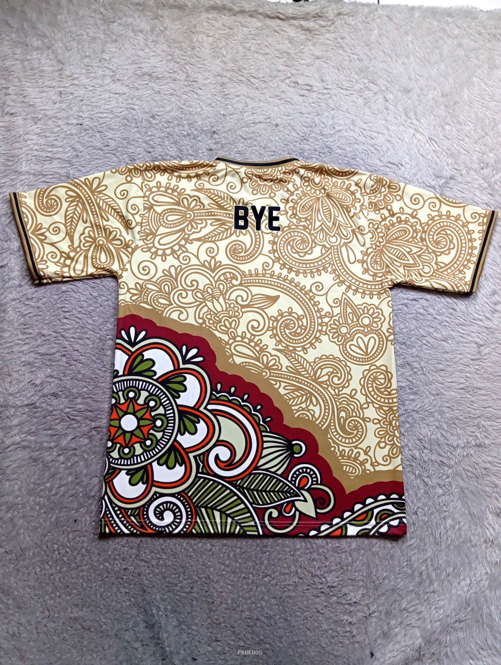 Kaos 'You Are So Boring' dengan Motif Paisley & Floral - Gambar 2