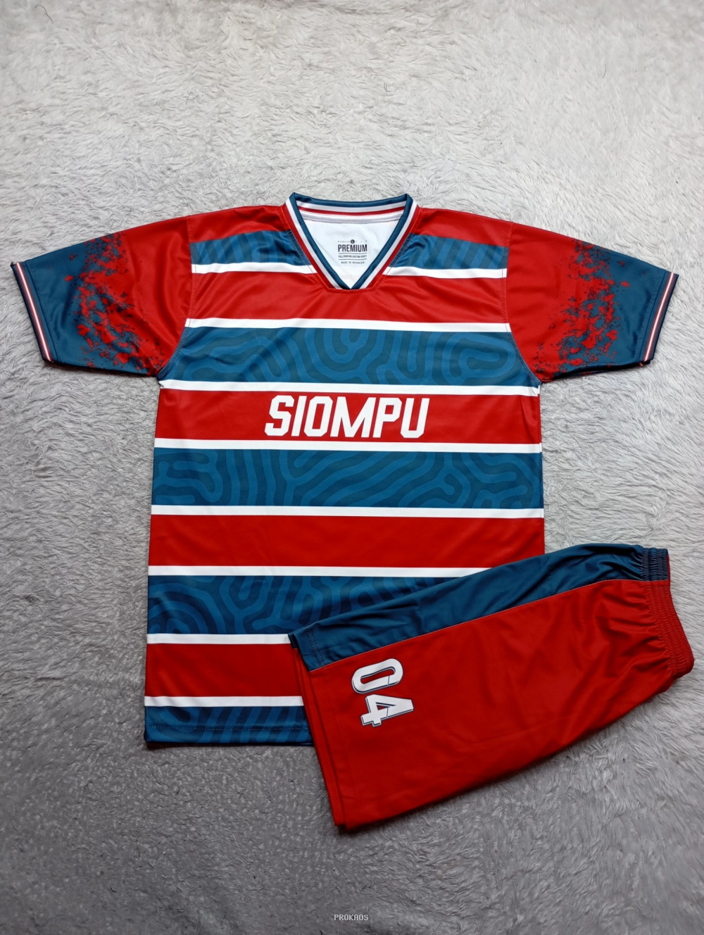 Jersey Bola SIOMPU: Merah-Biru dengan Motif Unik - Jersey Custom PROKAOS