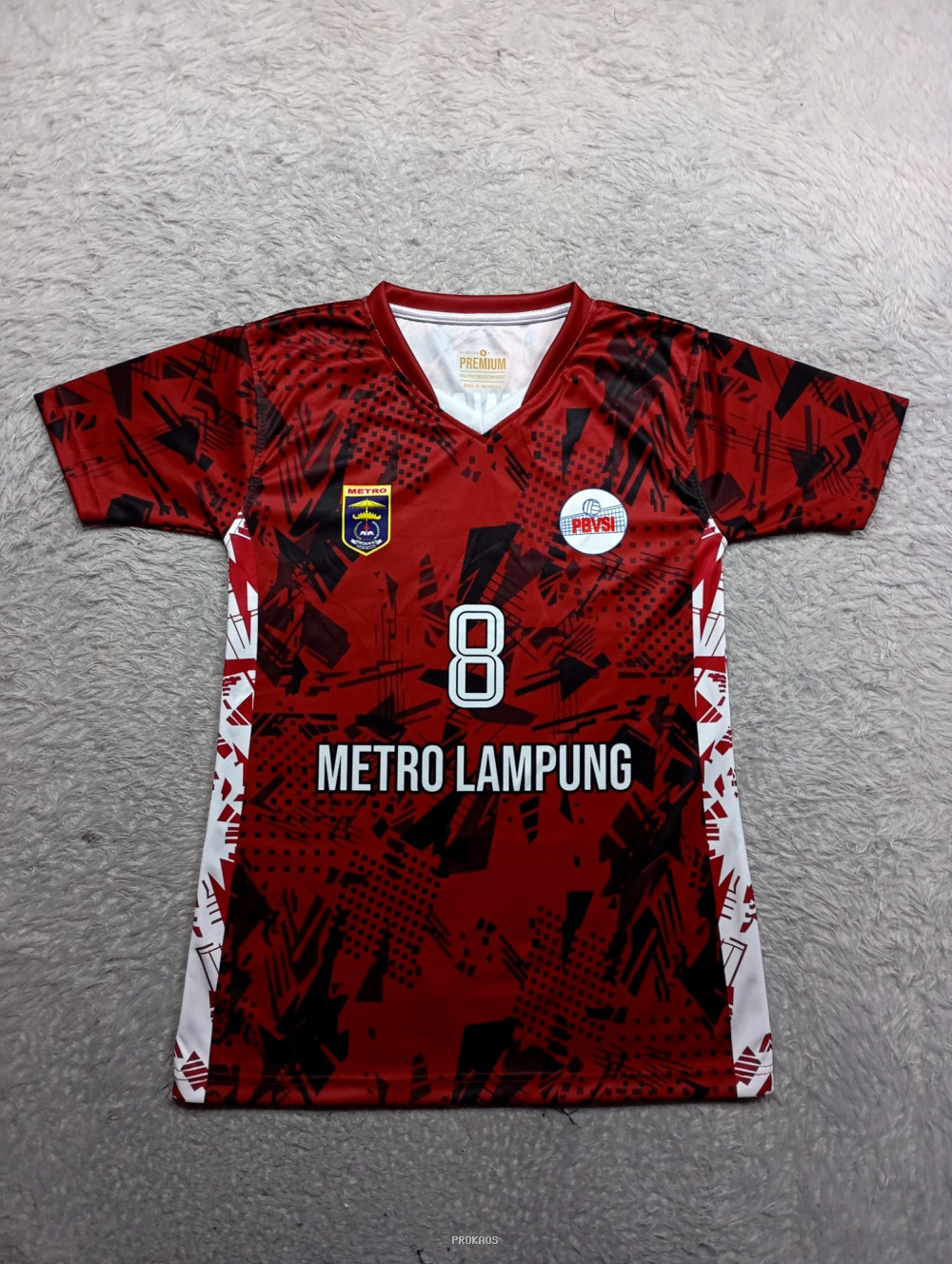 Jersey Bola Voli Metro Lampung: Merah dengan Motif Abstrak - Jersey Custom PROKAOS