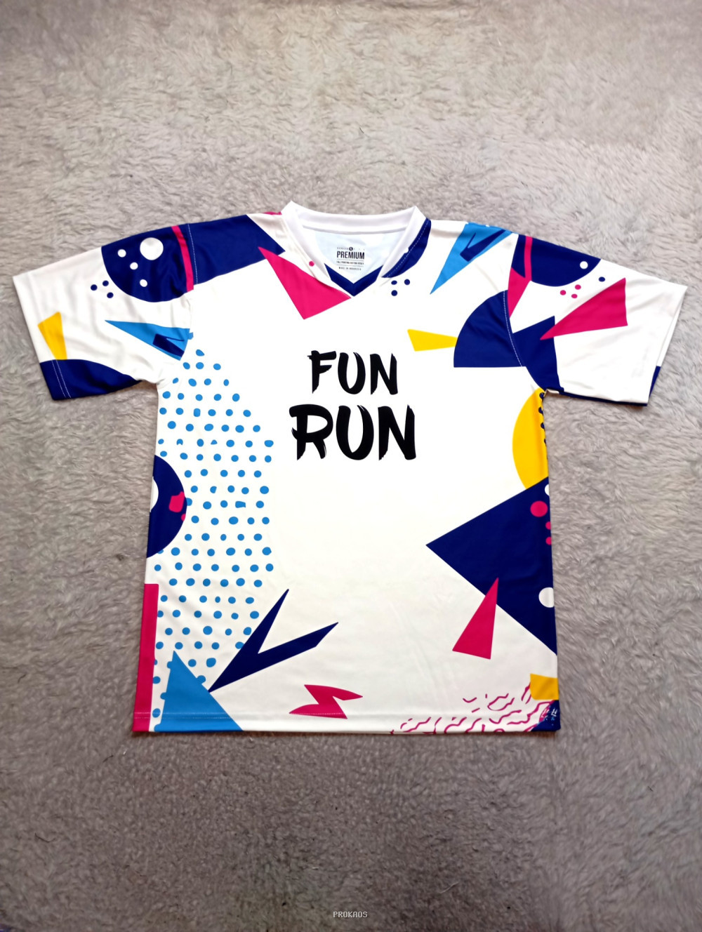 Jersey Fun Run Putih dengan Desain Abstrak - Jersey Custom PROKAOS