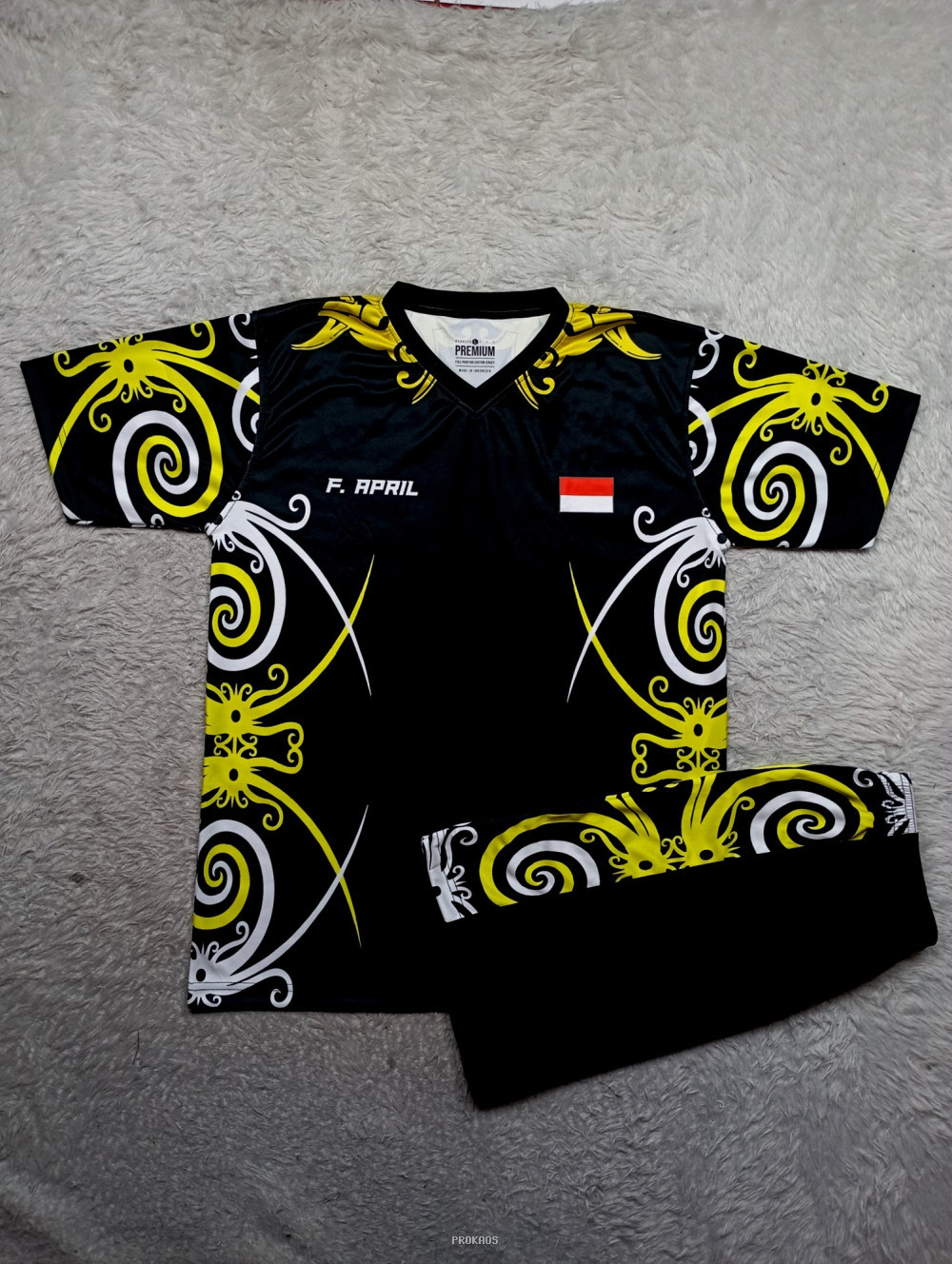 Jersey Hitam Motif Etnik dengan Desain Bendera Merah Putih - Jersey Custom PROKAOS