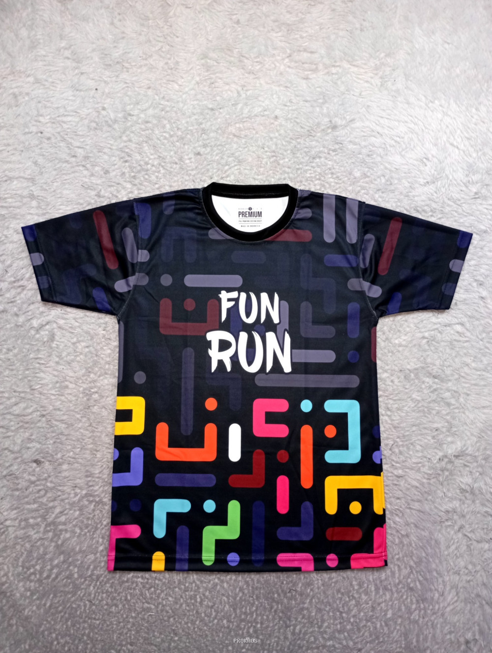 Kaos Fun Run Warna Hitam dengan Desain Modern - Jersey Custom PROKAOS