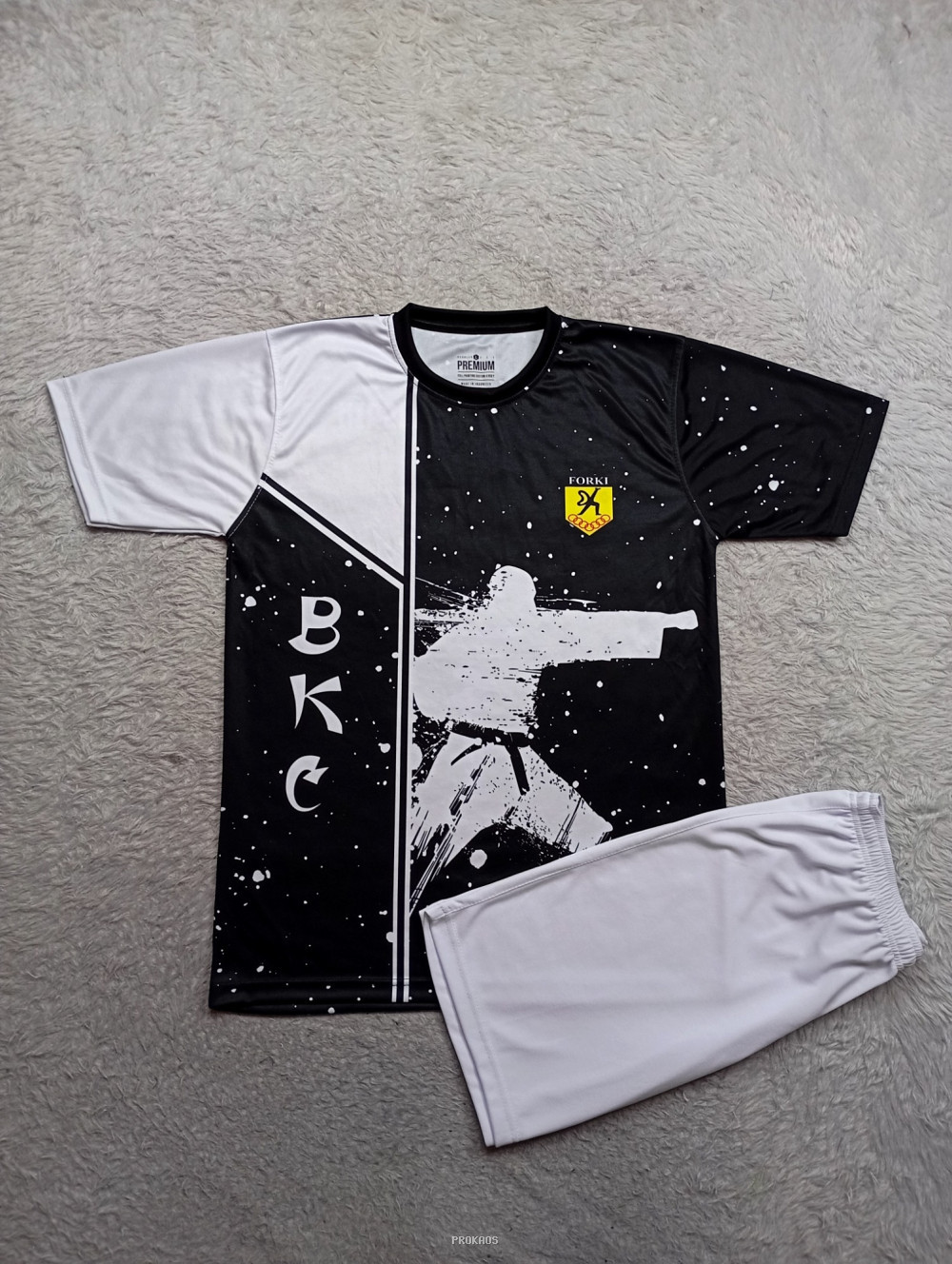 Jersey Karate BKC: Kombinasi Hitam-Putih dengan Desain Dinamis - Jersey Custom PROKAOS