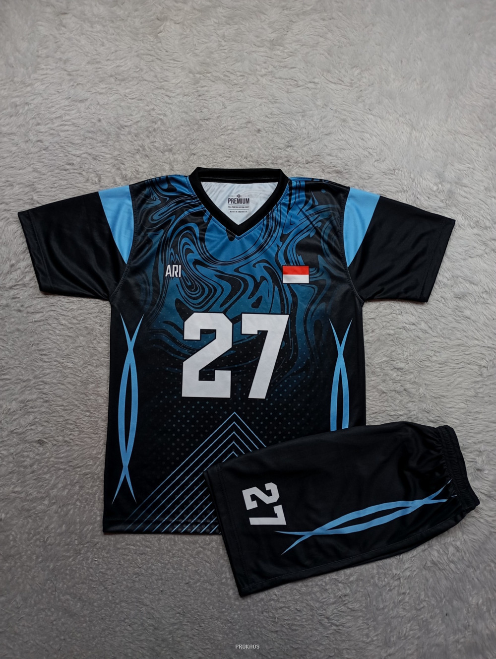 Jersey Olahraga Hitam Biru: Motif Abstrak & Nomor 27 - Jersey Custom PROKAOS
