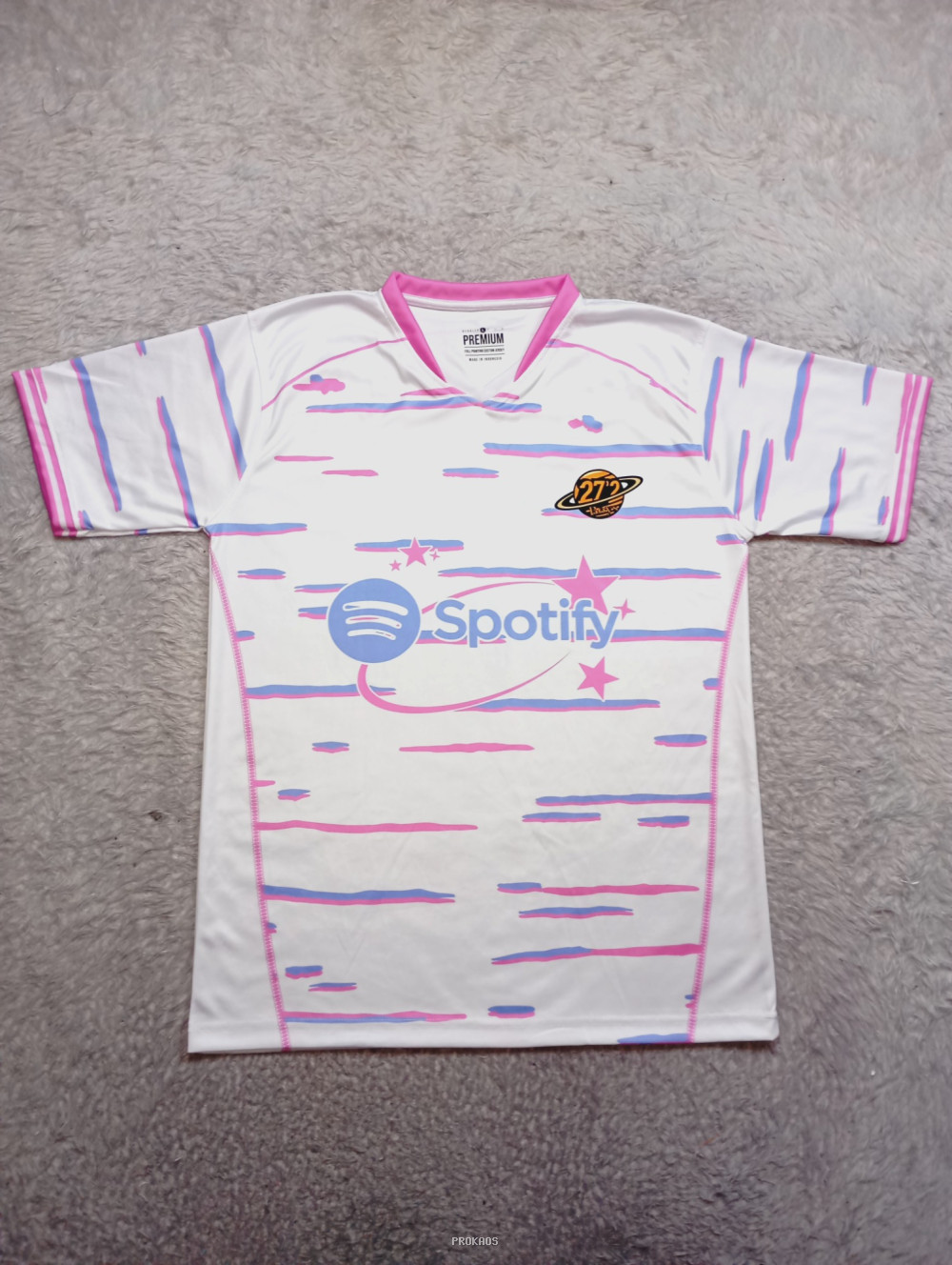 Jersey Putih dengan Desain Garis & Logo Spotify - Jersey Custom PROKAOS