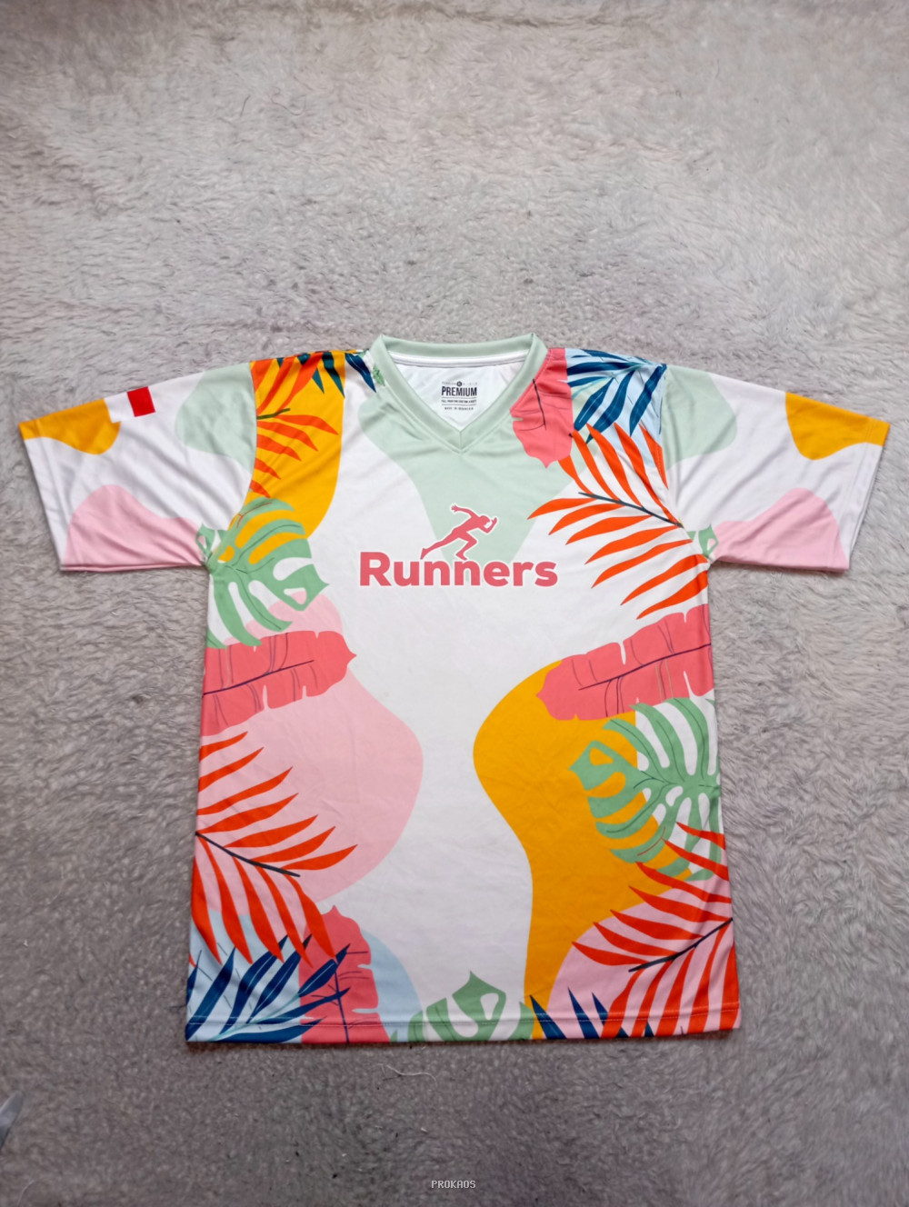 Jersey Runner: Desain Tropis dengan Logo Dinamis - Jersey Custom PROKAOS