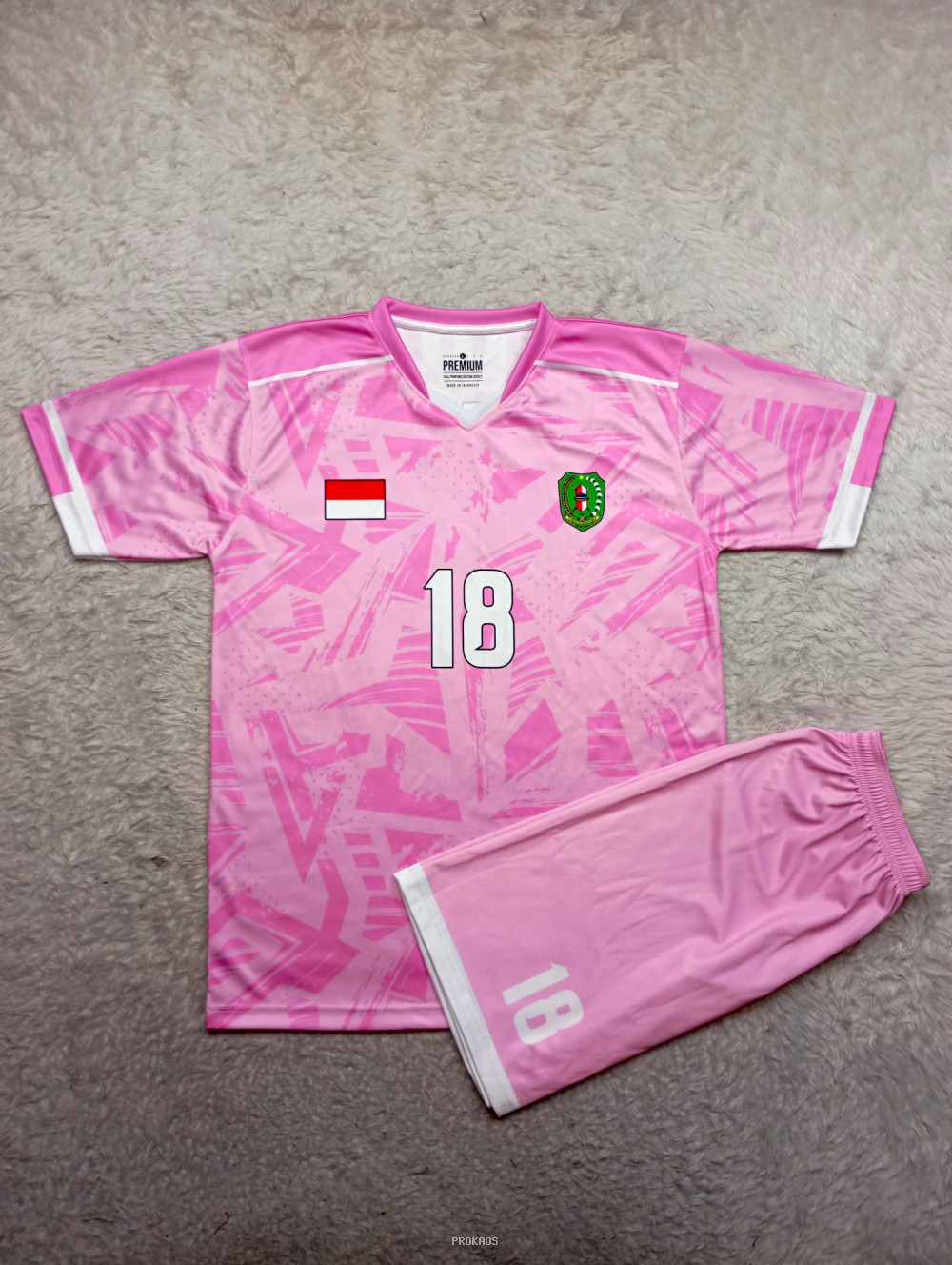 Jersey Sepak Bola Pink: Desain Modern dengan Aksen Putih - Jersey Custom PROKAOS