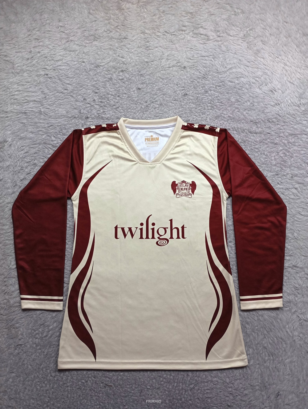Jersey Sepak Bola Twilight : Krem, Merah Maroon - Jersey Custom PROKAOS
