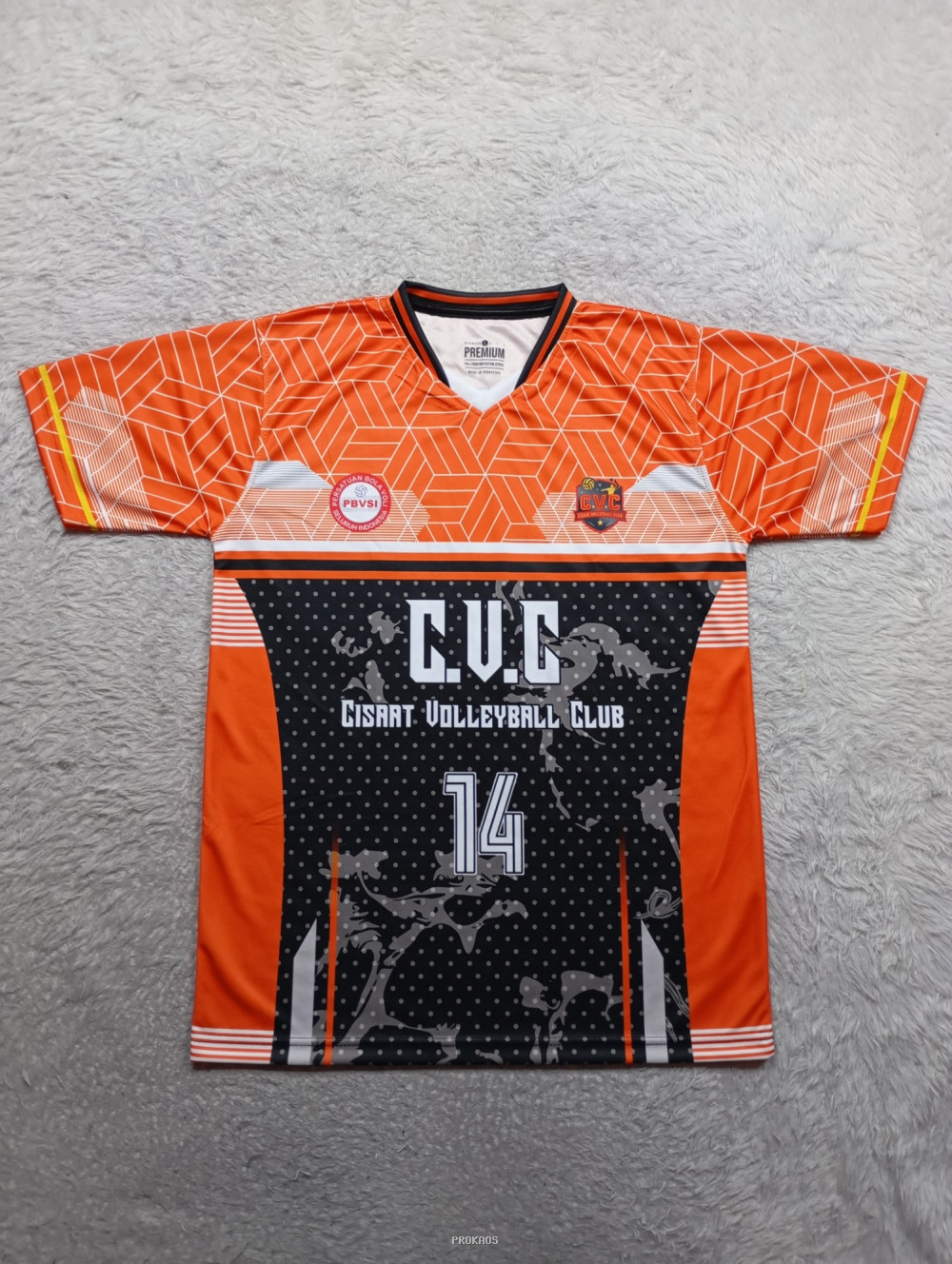 Jersey Voli CVC Cisart: Oranye-Hitam dengan Motif Geometris - Jersey Custom PROKAOS