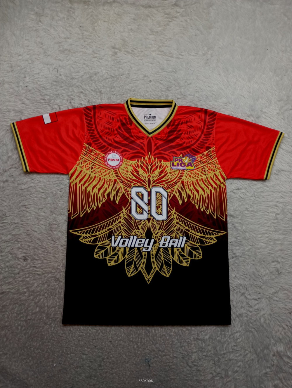 Jersey Voli Merah-Hitam dengan Motif Sayap Emas & Nomor 80 - Jersey Custom PROKAOS