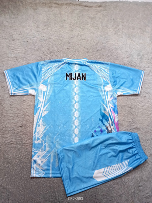 Jersey Biru Muda dengan Motif Abstrak dan Logo PBC - Gambar 2