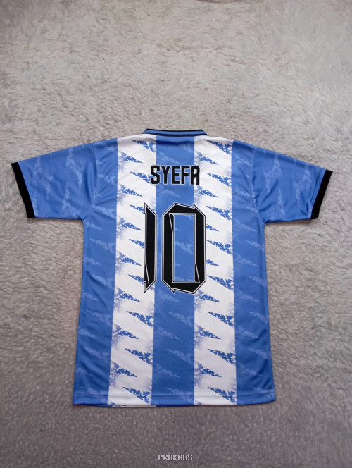 Jersey Bola Biru Muda dengan Desain Garis Vertikal dan Logo Sponsor - Gambar 2